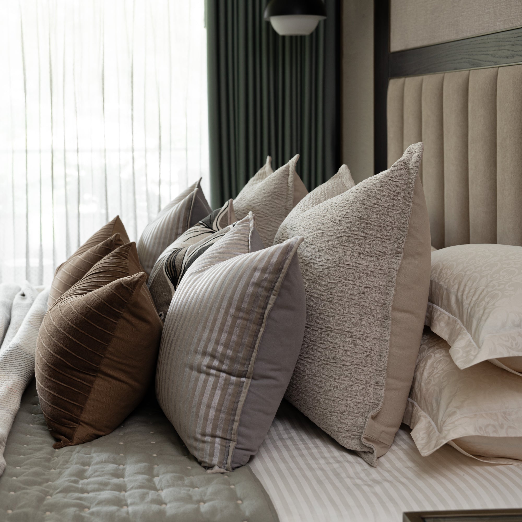 The Quilted Stitch Bed Set (Set of 8)